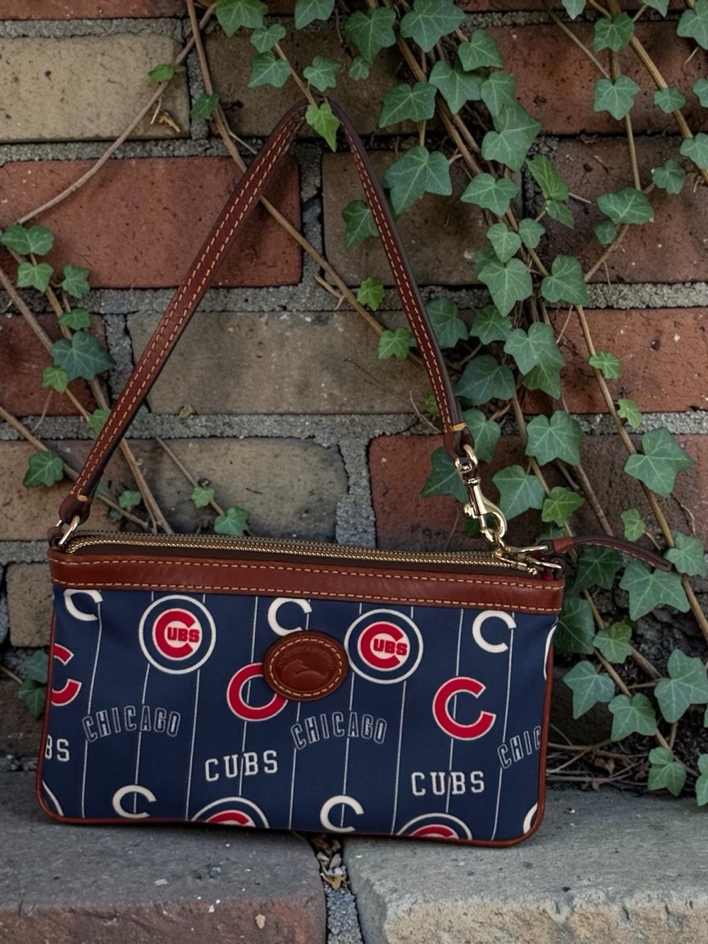 Dooney & Bourke Chicago Cubs nylon Wristlet Clutch officially licensed MLB
